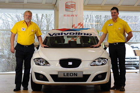 Michel Nykjær (til højre) skal køre deltage i WTCC-serien i en Seat Leon TDI som kører for Henrik Linds firma Pole Position Denmark.